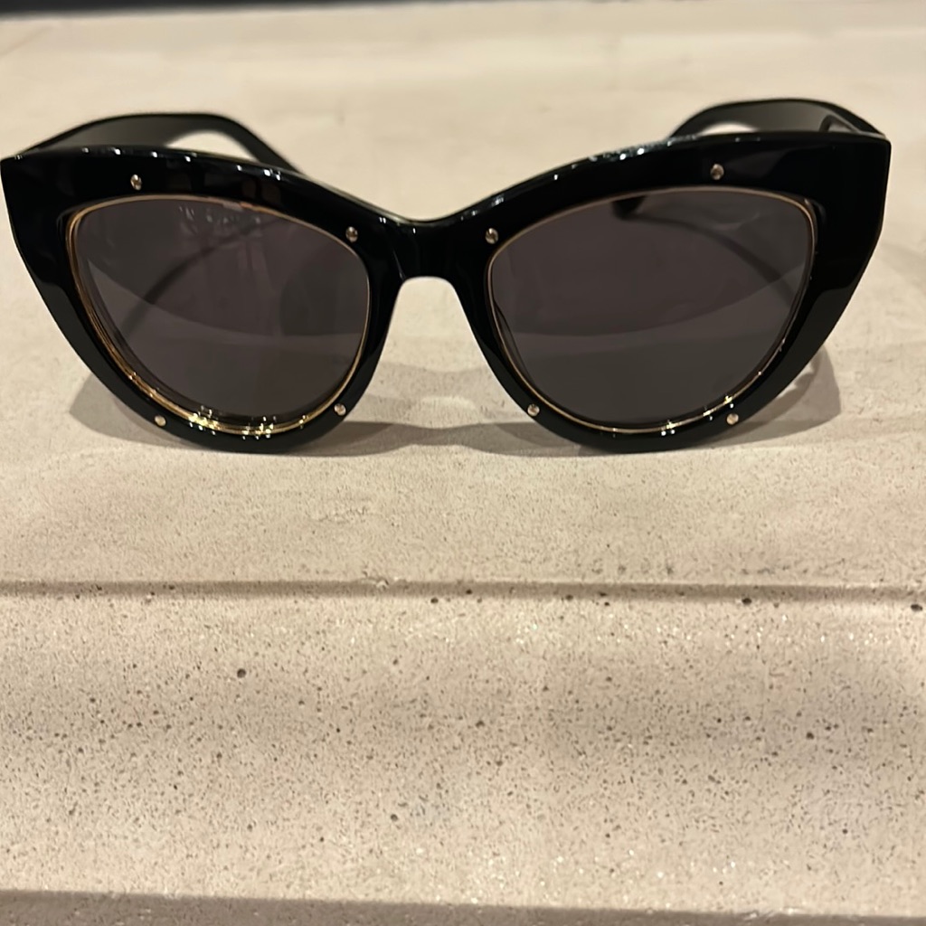 Mcm 603s. Black Sunglasses